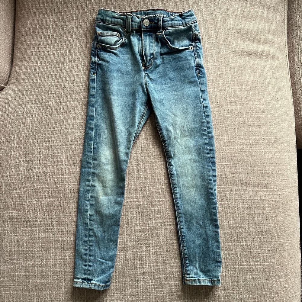 Medium wash skinny jeans